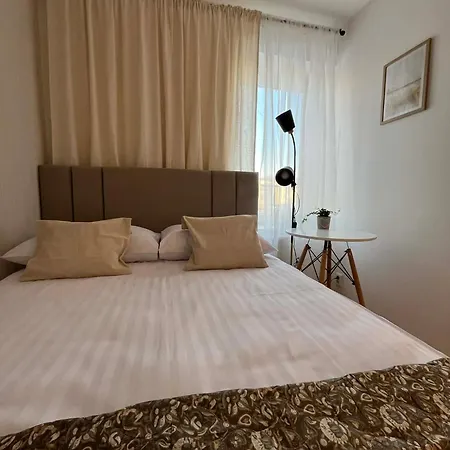 White Stone Premium-walbrzych Ksiaz Parter,6 Osob,parking 아파트 바우브자이치